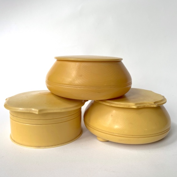 3 Vintage Faux Ivory Powder Jars Celluloid Du Barry Pyralin England Containers - Picture 3 of 15